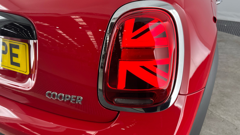 MINI Hatchback 1.5 Cooper Classic Premium 3dr Petrol Hatchback